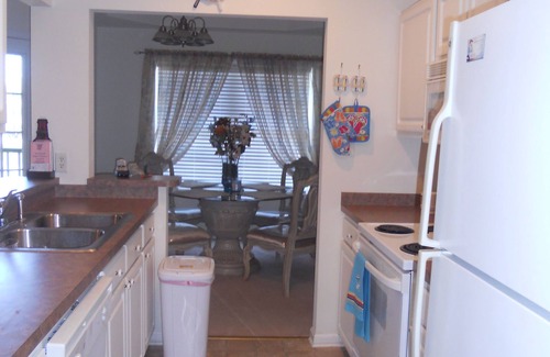 Rehoboth Beach Condo | Elegant Condo Retreat in Creekwood with Pool & Ocean Views
