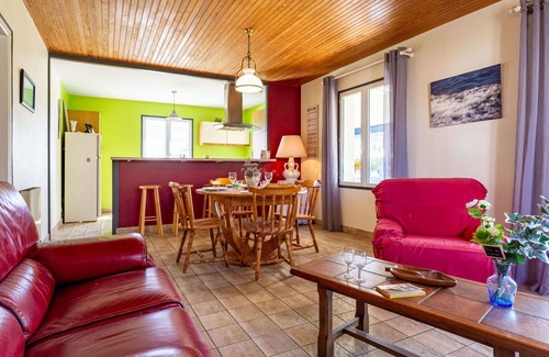 Saint-Germain-sur-Ay House | Stunning private villa for 4 guests with WIFI, TV, terrace and pets allowed