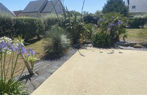 Bretteville-sur-Ay House | Ideal Oceanfront Villa for 6 with Pets and Modern Amenities
