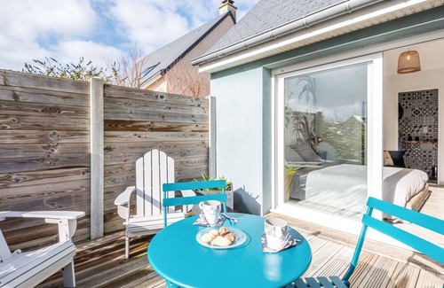 Bretteville-sur-Ay House | Ideal Oceanfront Villa for 6 with Pets and Modern Amenities