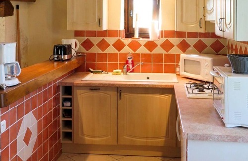 Lalbenque Villa | Cozy Villa for 4 with Terrace, Kitchen & Pet-Friendly Options