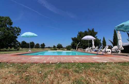Marciano della Chiana Villa | Idyllic Private Villa with Pool & Pets Allowed near Arezzo