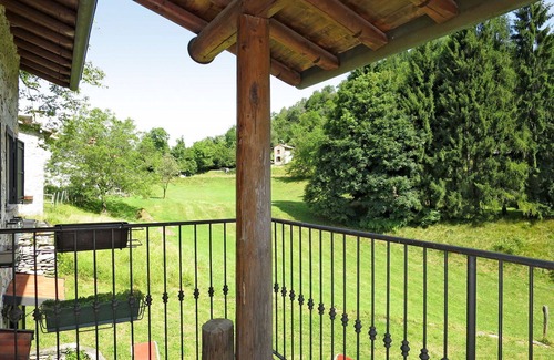 Porto Valtravaglia House | Inviting Private Villa for 6 with Pet-Friendly Amenities
