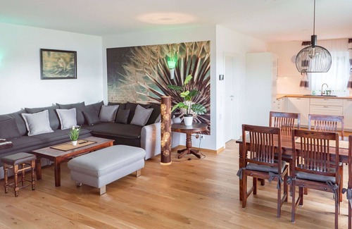 Hessenburg House | Private Villa for 6 with Ocean View, WIFI & Terrace