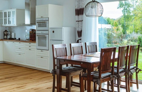 Hessenburg House | Private Villa for 6 with Ocean View, WIFI & Terrace