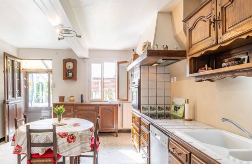 Mesnieres-en-Bray House | Cozy Private Villa with WIFI, Terrace & Pet-Friendly Stay