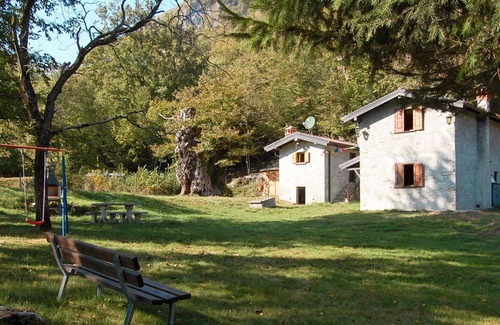 Carlazzo House | Stunning private villa for 5 guests with WIFI, TV, patio, pets allowed, panoramic view and parking
