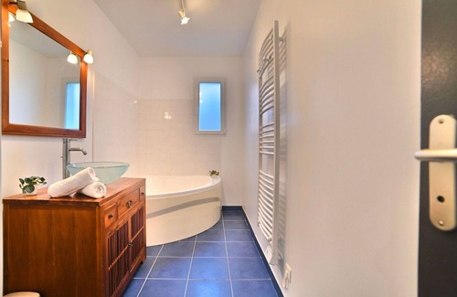 Cheray House | Elegant Private Villa for 10 with Oceanfront Views & More