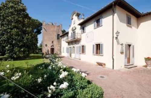 Castelfiorentino Villa | Indulge in a Private Villa with Pool & Hot Tub near San Gimignano