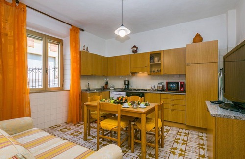 Montefollonico House | Private Villa for 5 with Pets, WIFI and Panoramic Views