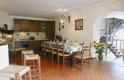 Monte San Savino Villa | Ideal Villa for 10 with Private Pool, Pets Welcome & WiFi