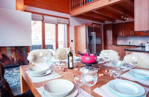 Barboleusaz House | Stunning private villa for 8 guests with WIFI, TV and terrace