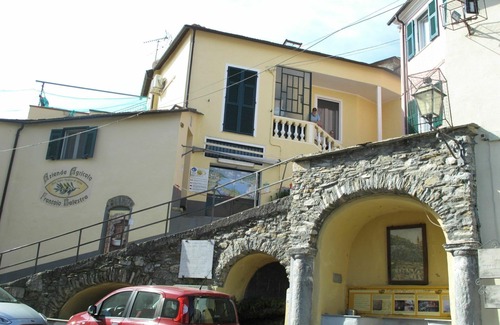 Valloria House | Scenic Private Villa for 6 with Oceanfront Views & WIFI