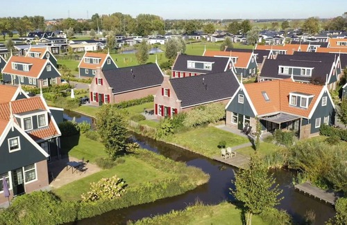 Oost-Graftdijk House | Exclusive Villa for 10 with Pool and Lake View Terrace