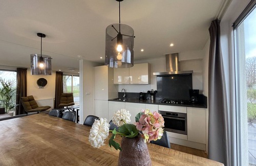 Graft House | Stunning private villa for 10 guests with WIFI, pool, TV and terrace