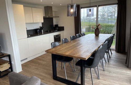 Graft House | Stunning private villa for 10 guests with WIFI, pool, TV and terrace