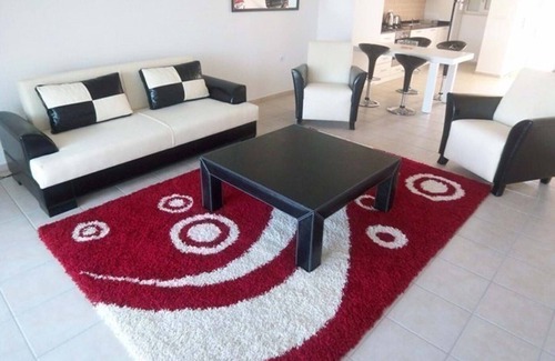 Side House | Inviting 2-Bedroom Home with Pool in Prime Location