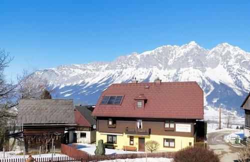 Niederoeblarn House | Private Villa for 10 Guests: Pets Welcome & Great Amenities