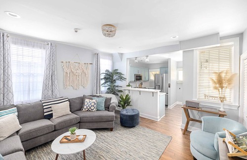 Cannonborough Elliotborough House | Elegant Private Courtyard Steps from King Street