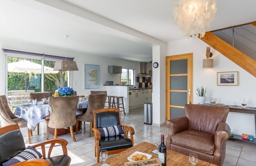 Kerlouan House | Inviting Oceanfront Villa for 6 with Free WiFi & Terrace