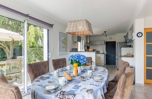 Kerlouan House | Inviting Oceanfront Villa for 6 with Free WiFi & Terrace