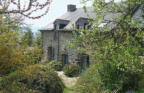 Saint-Suliac House | Inviting Private Villa for 6 with Ocean View and Pets Welcome