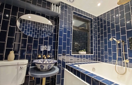 Boleyn House | Private Guest Suite with City Views & Jacuzzi Retreat