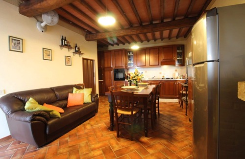 Loro Ciuffenna Villa | Private Villa with Pool, WIFI & Pet-Friendly Near Arezzo