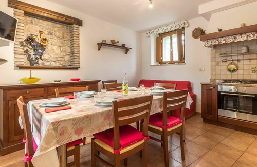 San Leonardo House | Private Villa for 8: WiFi, Kitchen & Family-Friendly Amenities