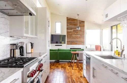 Austin House | Private Mid-Century Home in East Austin - Rated 10/10 by Guests