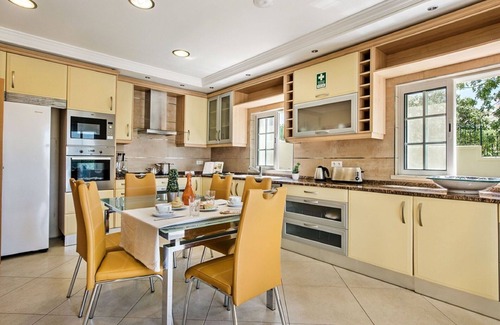 Pata de Cima Villa | Private Villa with Pool, Ocean View & Modern Amenities