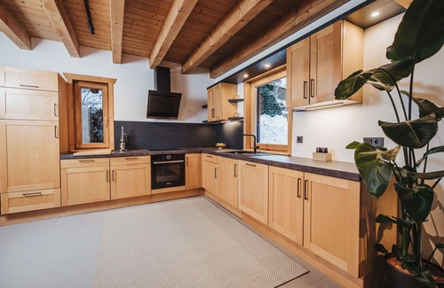 Bad Gastein House | Spacious Villa for 6 with WiFi, Terrace, and Parking