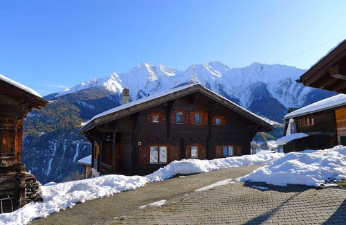 Riederalp House | Inviting Private Villa for 8 with Panoramic Views & WIFI