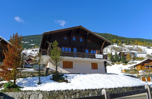Riederalp House | Inviting Private Villa for 8 with Panoramic Views & WIFI