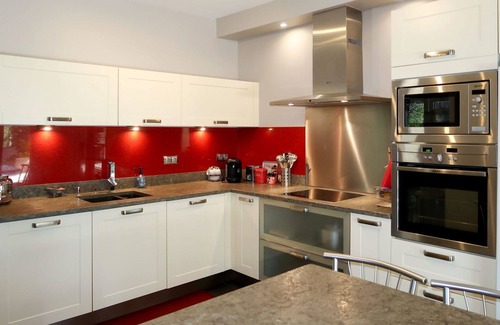 Villelaure House | Private Villa with Pool, A/C & Pet-Friendly Amenities