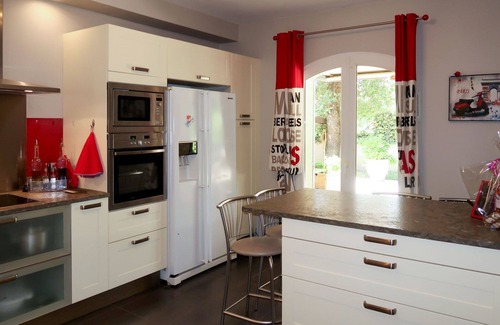 Villelaure House | Private Villa with Pool, A/C & Pet-Friendly Amenities