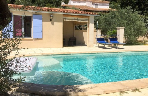 Villelaure House | Private Villa with Pool, A/C & Pet-Friendly Amenities