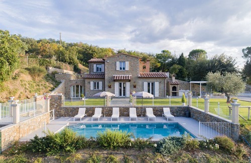 Cortona Villa | Stunning Private Villa with Pool & Panoramic Views Near Cortona