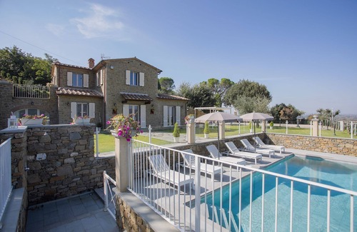 Cortona Villa | Stunning Private Villa with Pool & Panoramic Views Near Cortona
