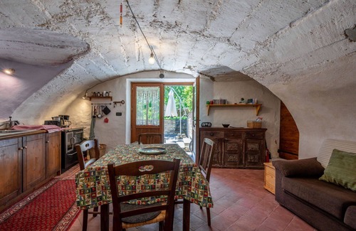 Roccabruna House | Delightful Private Villa for 4 with WIFI, Patio & Spa