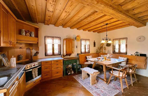Brodingberg House | Cozy Private Villa for 4 with Hot Tub, A/C & Pet Friendly