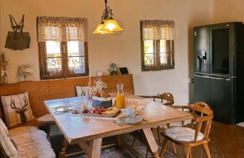 Brodingberg House | Cozy Private Villa for 4 with Hot Tub, A/C & Pet Friendly