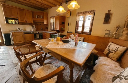 Brodingberg House | Cozy Private Villa for 4 with Hot Tub, A/C & Pet Friendly