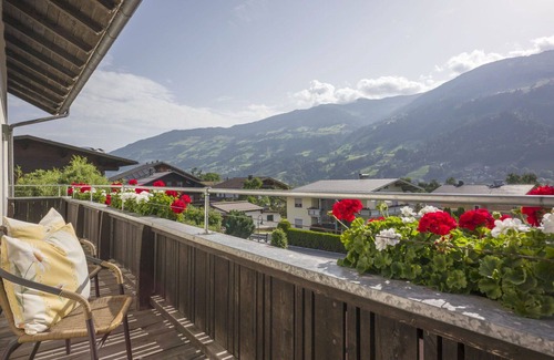 Fuegen House | Private Villa for 22 with WIFI, TV, and Spa Amenities