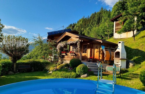 Distelberg House | Ideal Private Villa for 8 with Pool, Lake View & WIFI