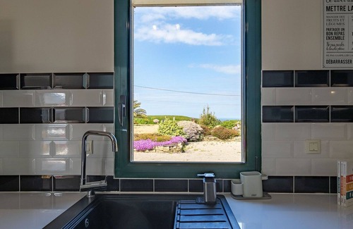 Guimaec House | Inviting Villa for 6 with Private Pool and Ocean Views