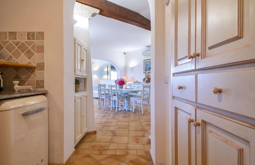 La Conia Villa | Stunning private villa for 8 guests with WIFI, A/C, TV, patio and pets allowed