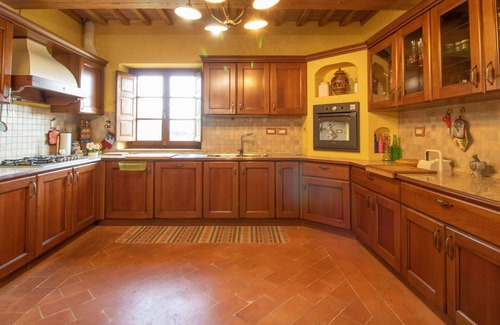 Umbertide Villa | Private Villa for 10 with WIFI, Balcony & Pet Friendly