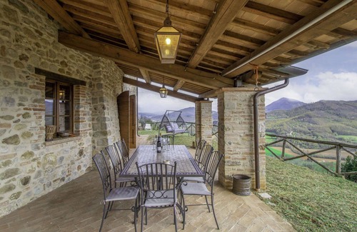 Umbertide Villa | Private Villa for 10 with WIFI, Balcony & Pet Friendly