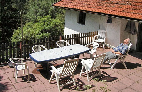 Strengen House | Inviting Private Villa for 10 with Terrace and Spa Amenities